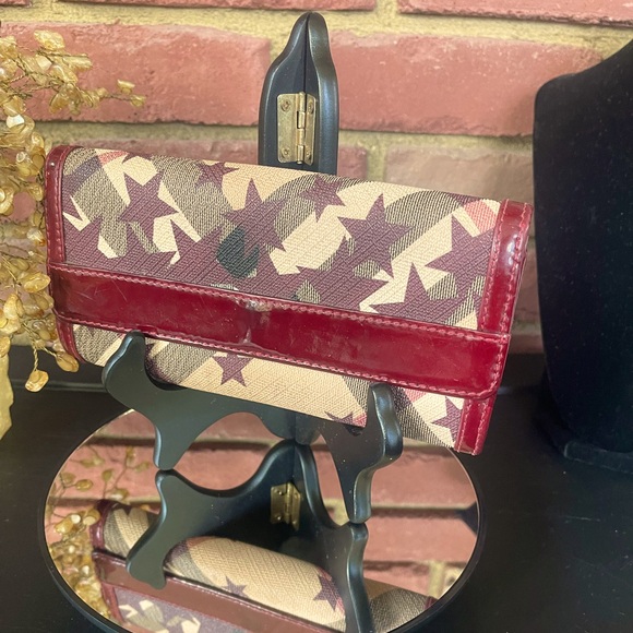 🔥Burberry 🔥long🔥 wallet🔥 - Picture 1 of 11